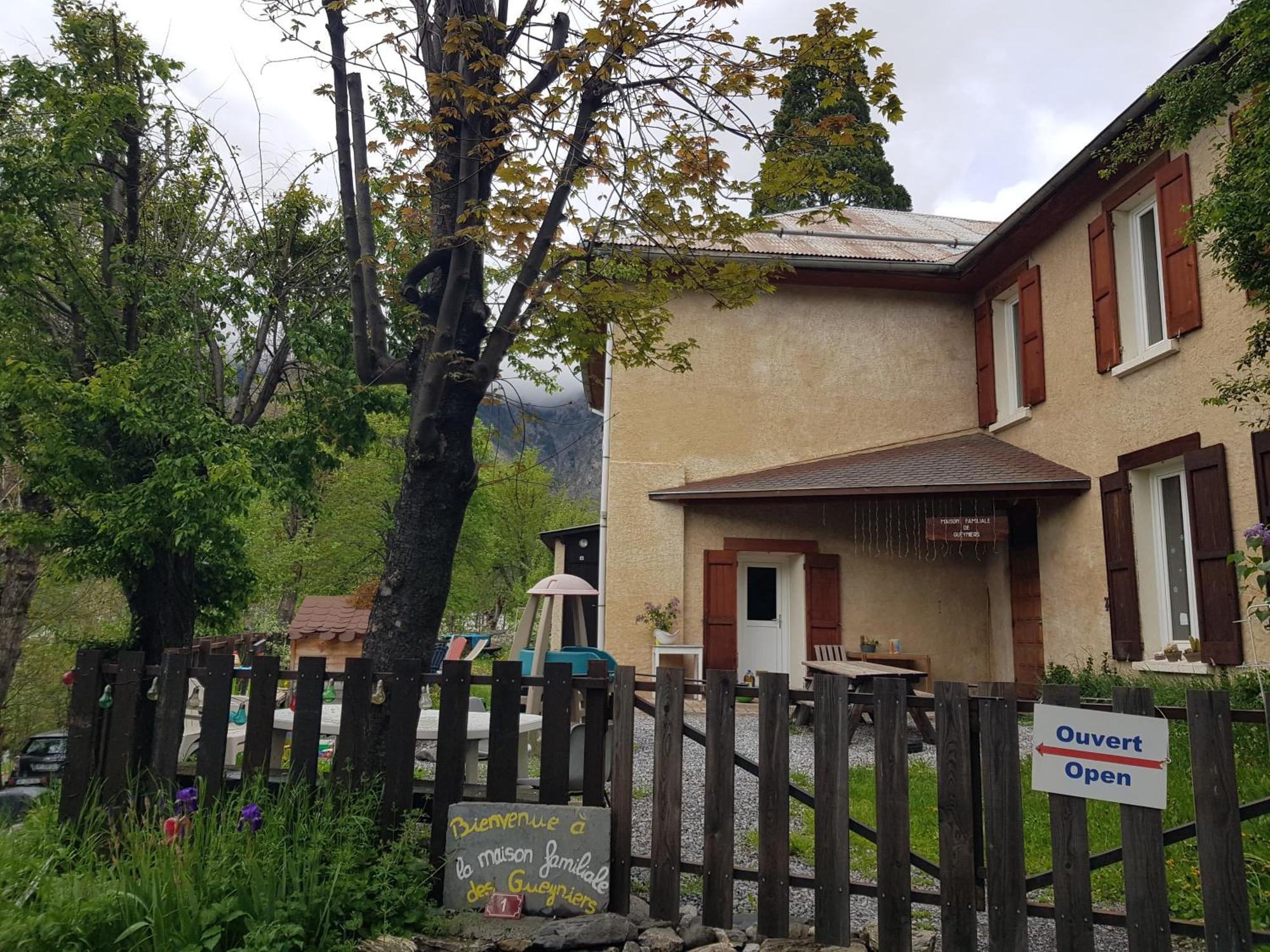 Maison Familiale Des Gueyniers Жозье Экстерьер фото